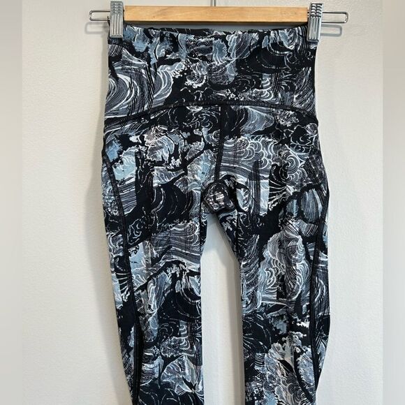 Lululemon Train Times 7/8 Pant *25" - Picture 6 of 14